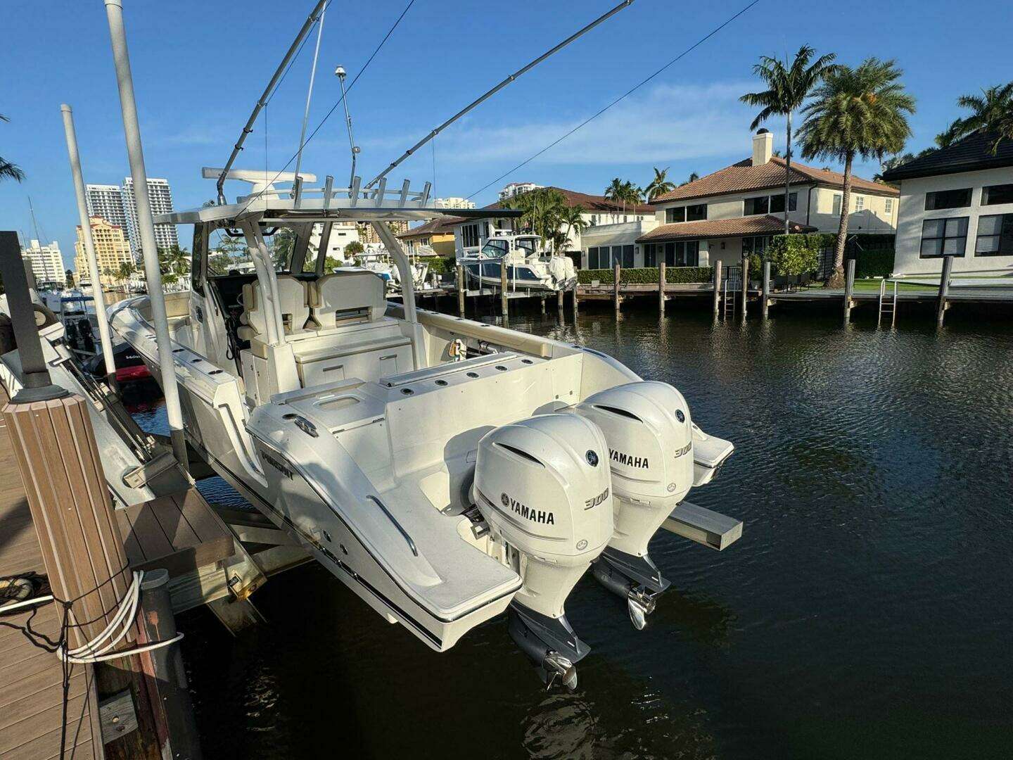 2020 Pursuit S328 - Image 20