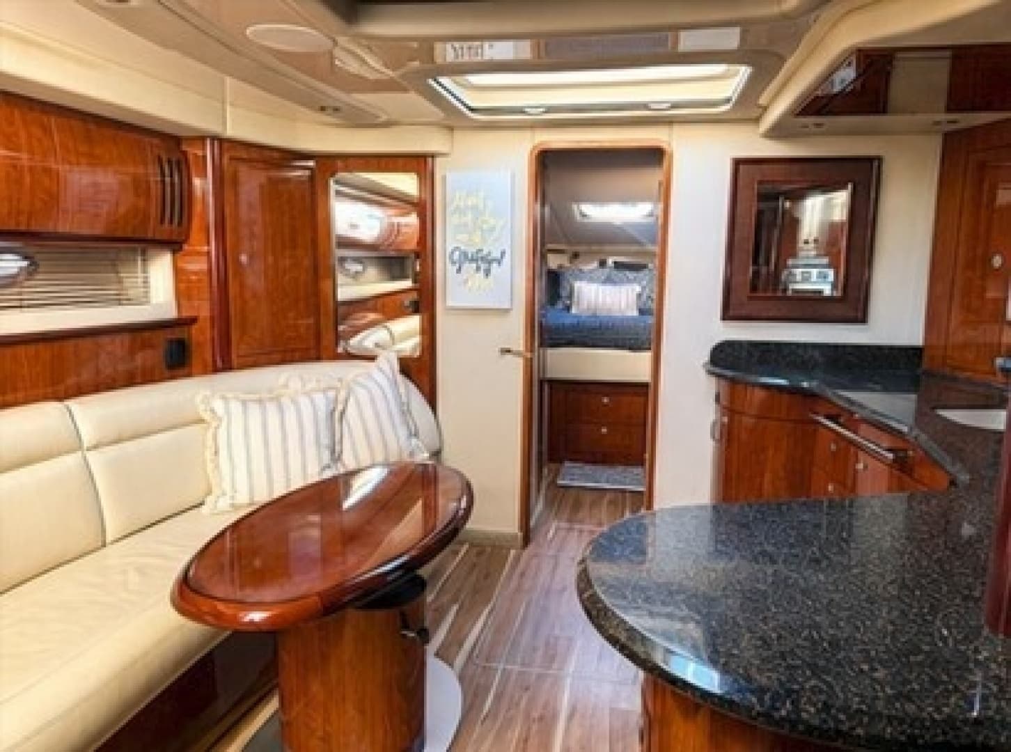 2005 Sea Ray 420 Sundancer - Image 4