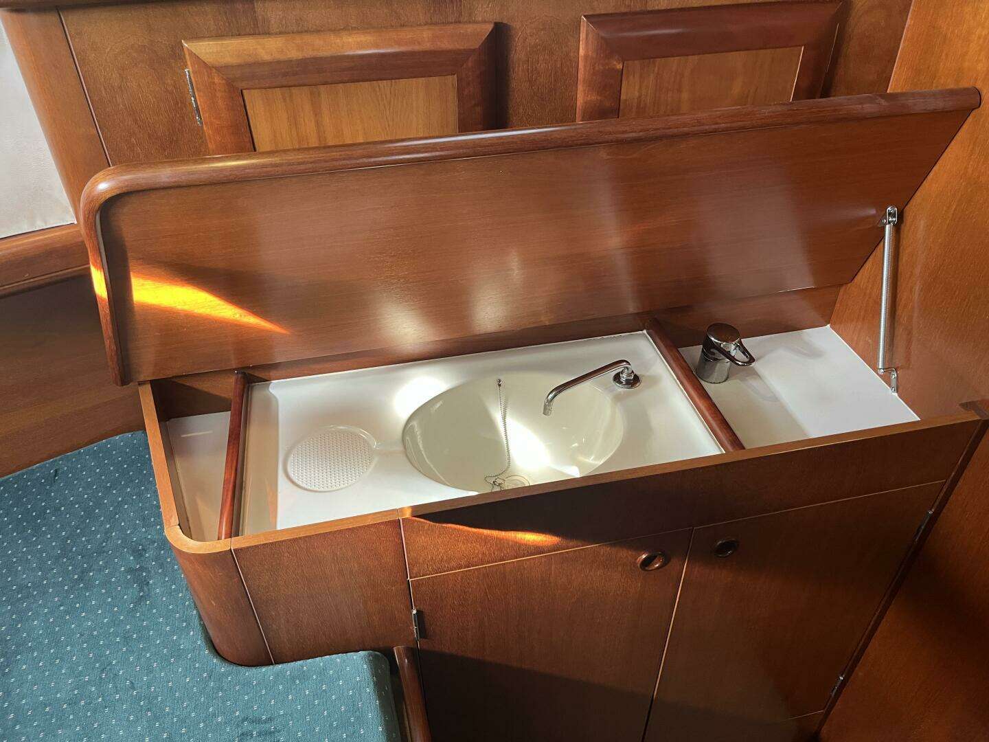 2001 Beneteau Oceanis 381 - Image 46