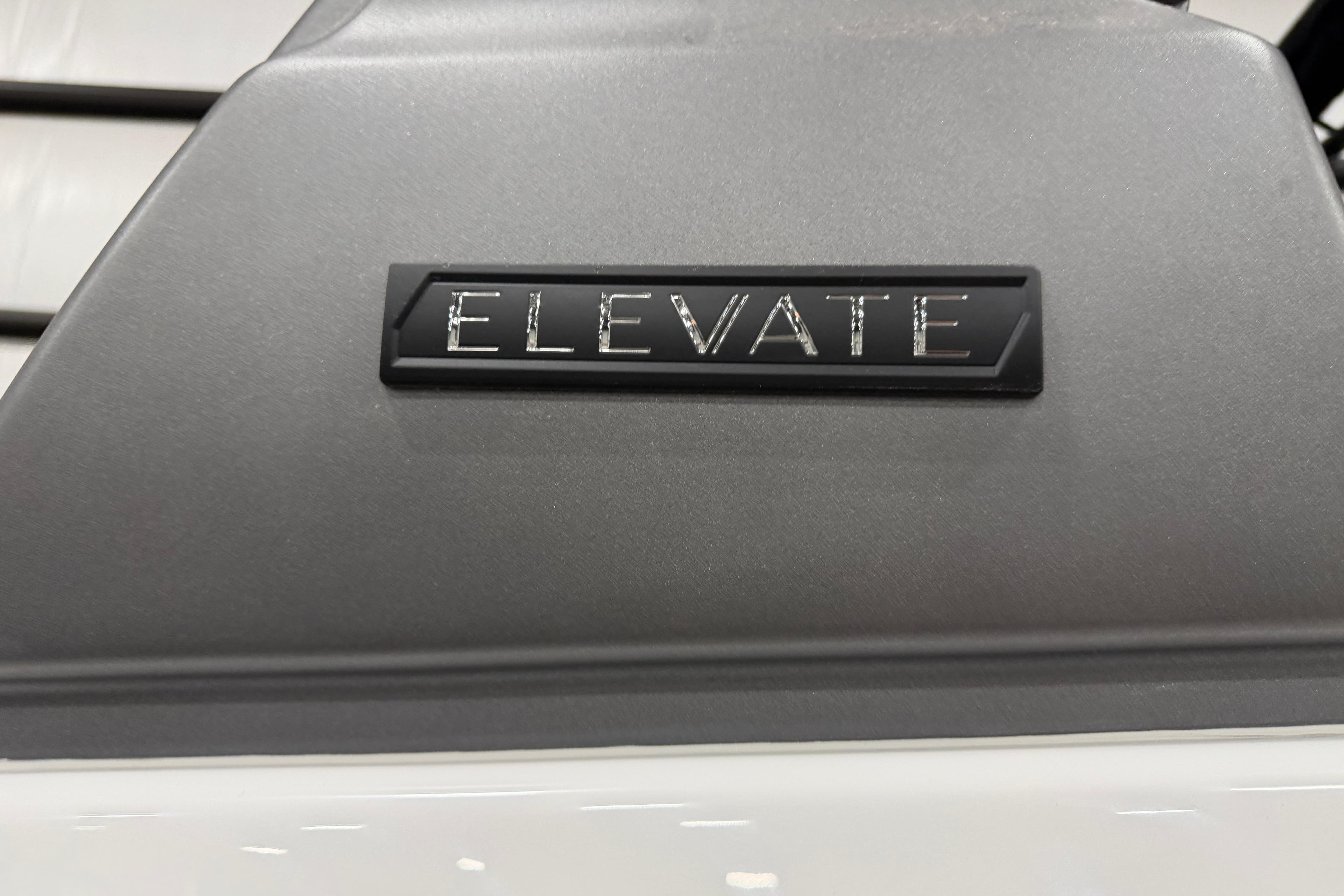 Close-up of Four Winns HD8 Elevate emblem, 2026 model.
