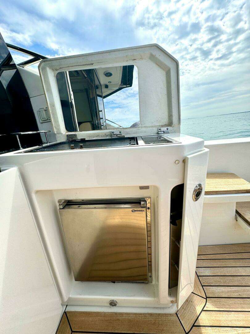 2017 Sea Ray 510 Sundancer - Image 7