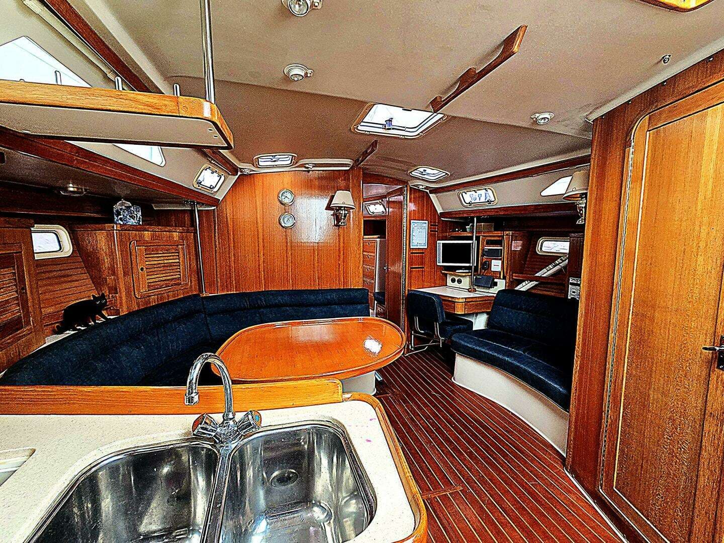 1998 Catalina 42 - Image 3