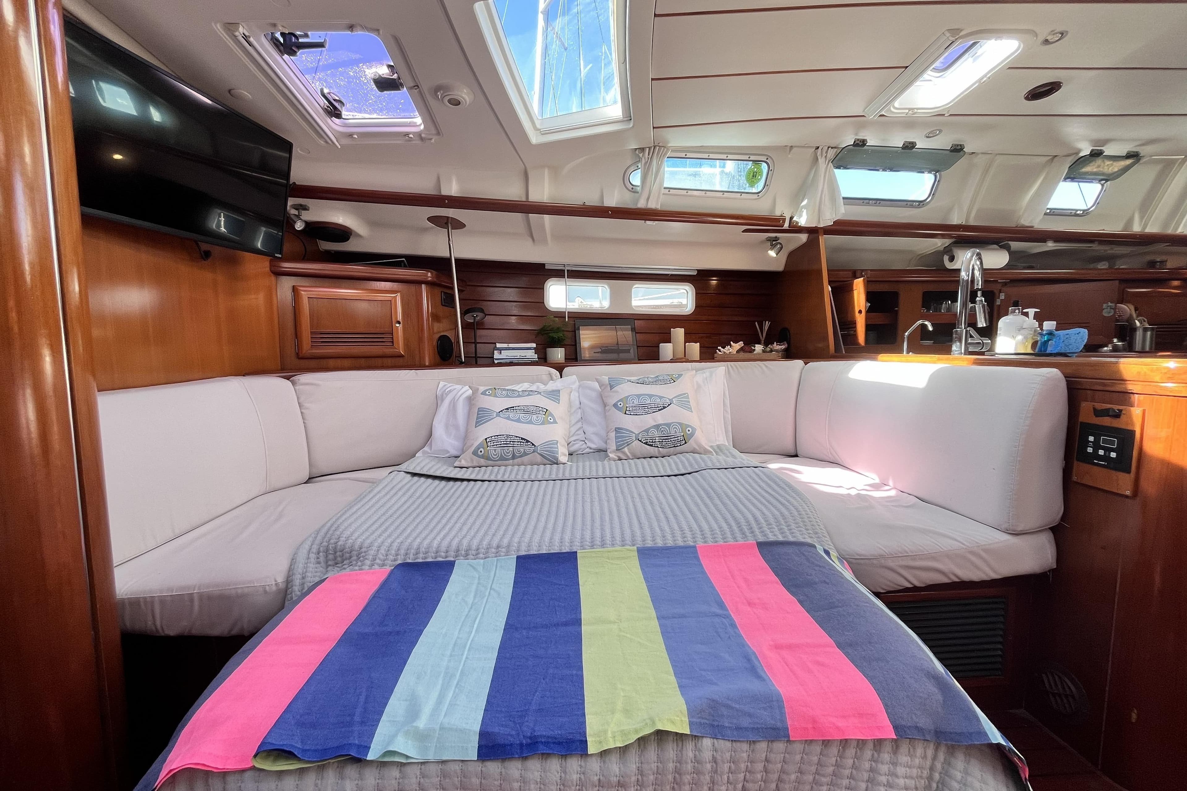 Interior of 2001 Beneteau 473 yacht with cozy seating and colorful decor.