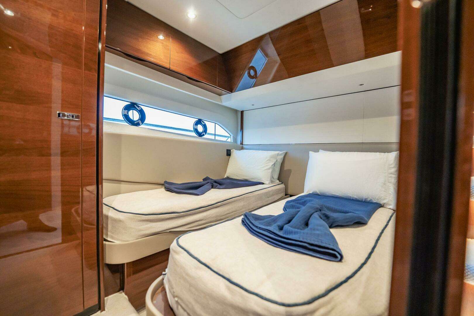 2019 Princess F55 - Image 23