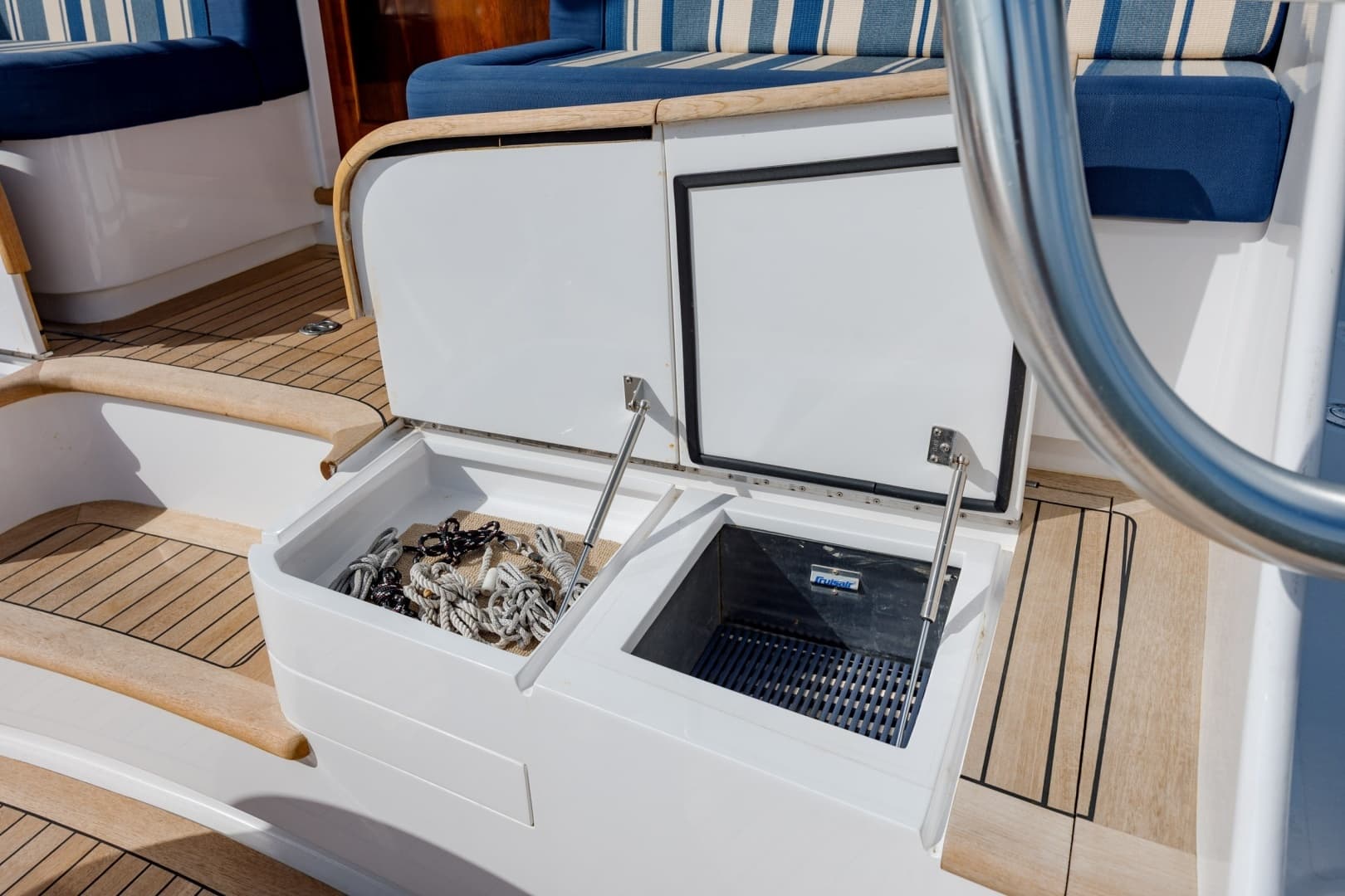 2015 Jarrett Bay Hardtop Express - Image 19
