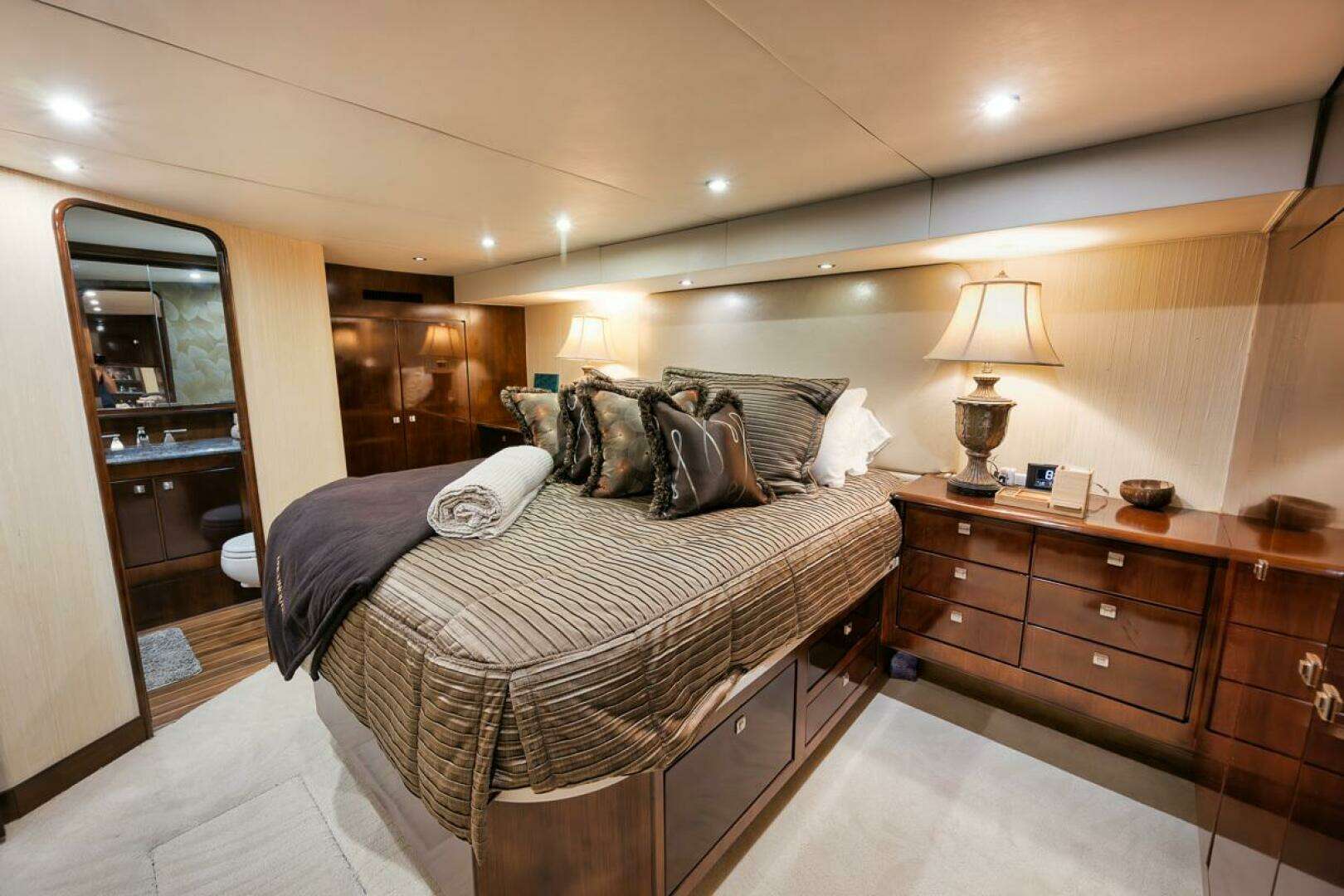 2005 Ocean 73 Super Sport - Image 8