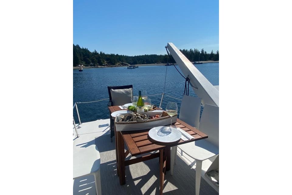 Dining setup on 2003 Meridian 490 Pilothouse yacht with ocean view.