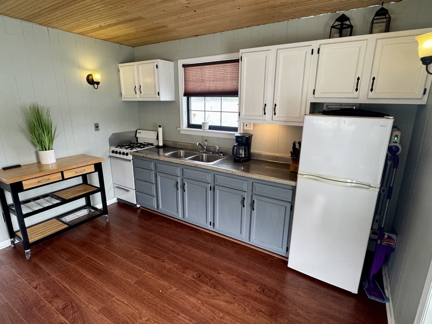 1978 Custom 18 x 24 Off-Grid Floating Cabin Approx 385sqft - Image 19