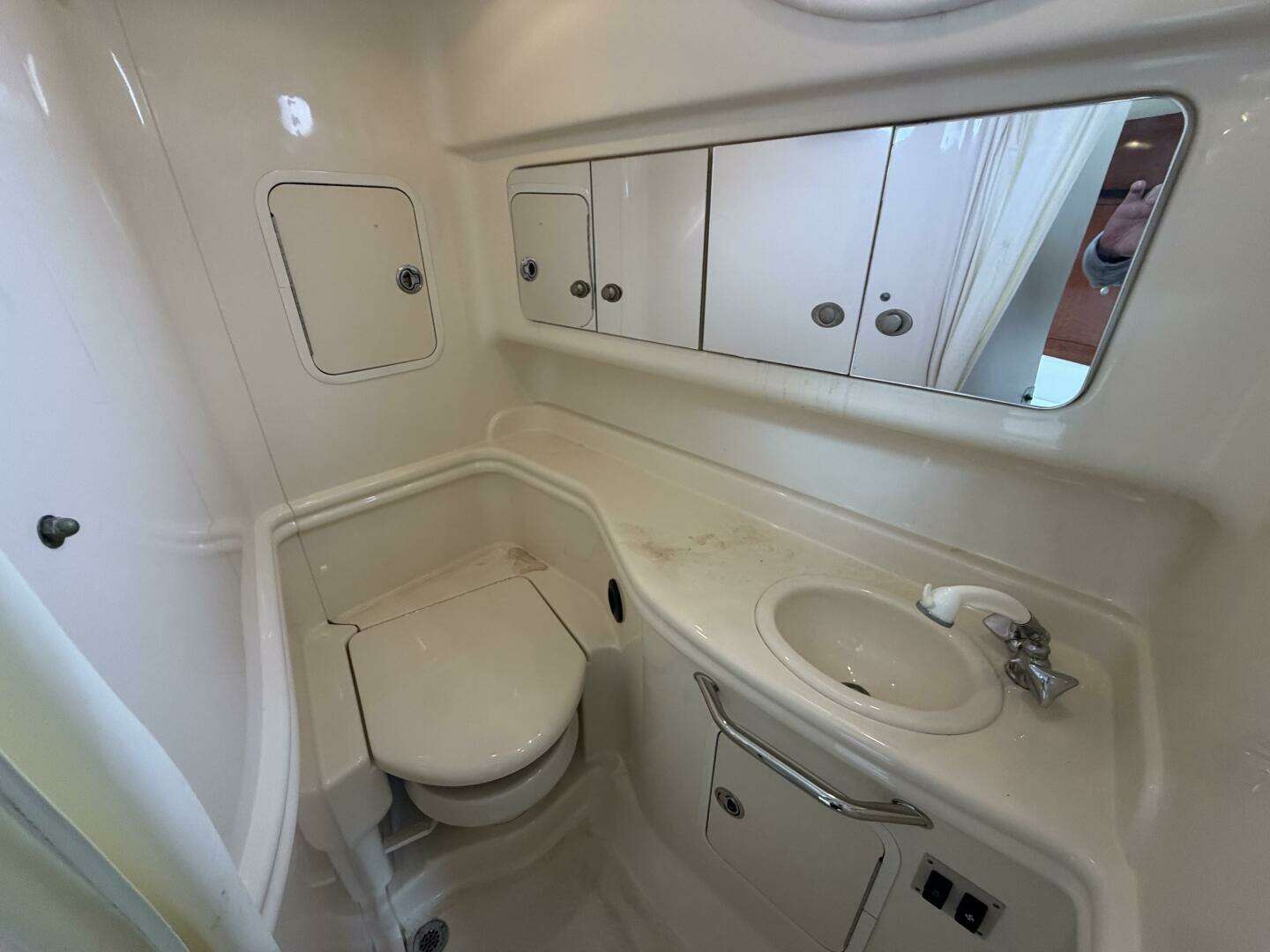 2005 Sea Ray 320 Sundancer - Image 10