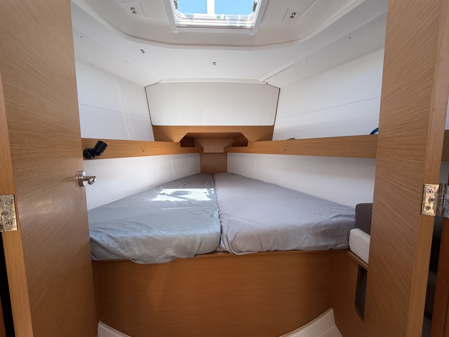 2015 Jeanneau 349 - Image 43