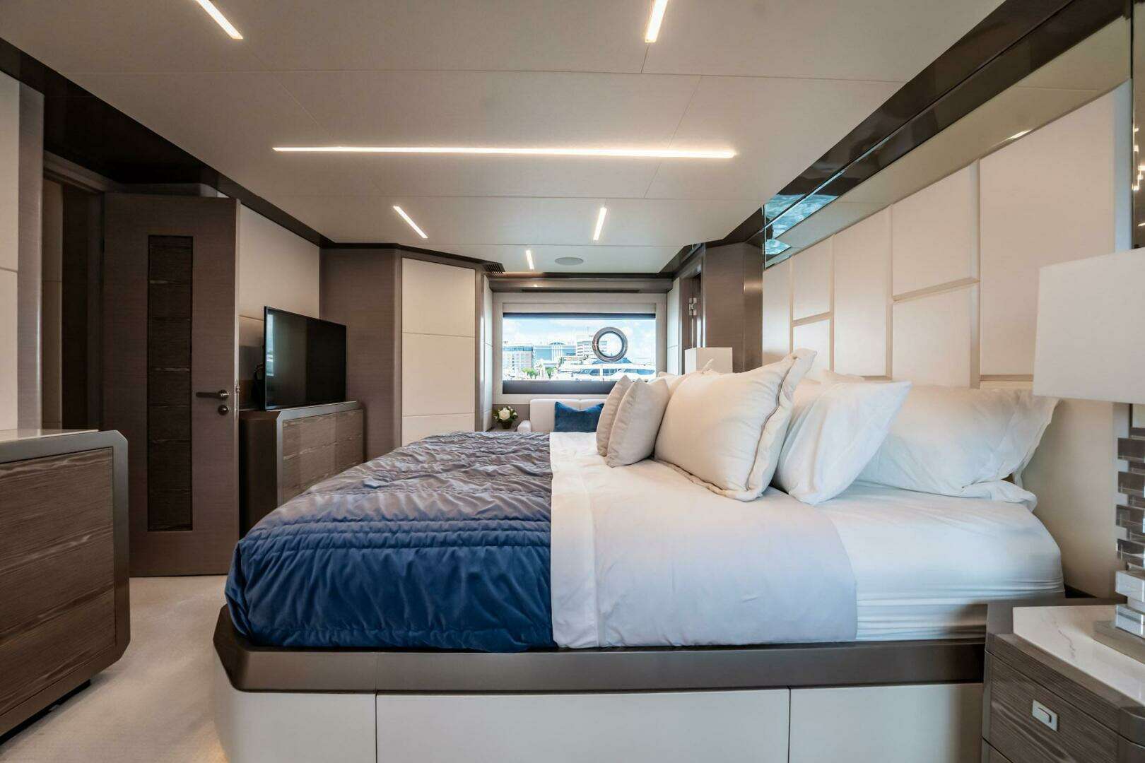 2021 Ocean Alexander 27 Explorer - Image 36