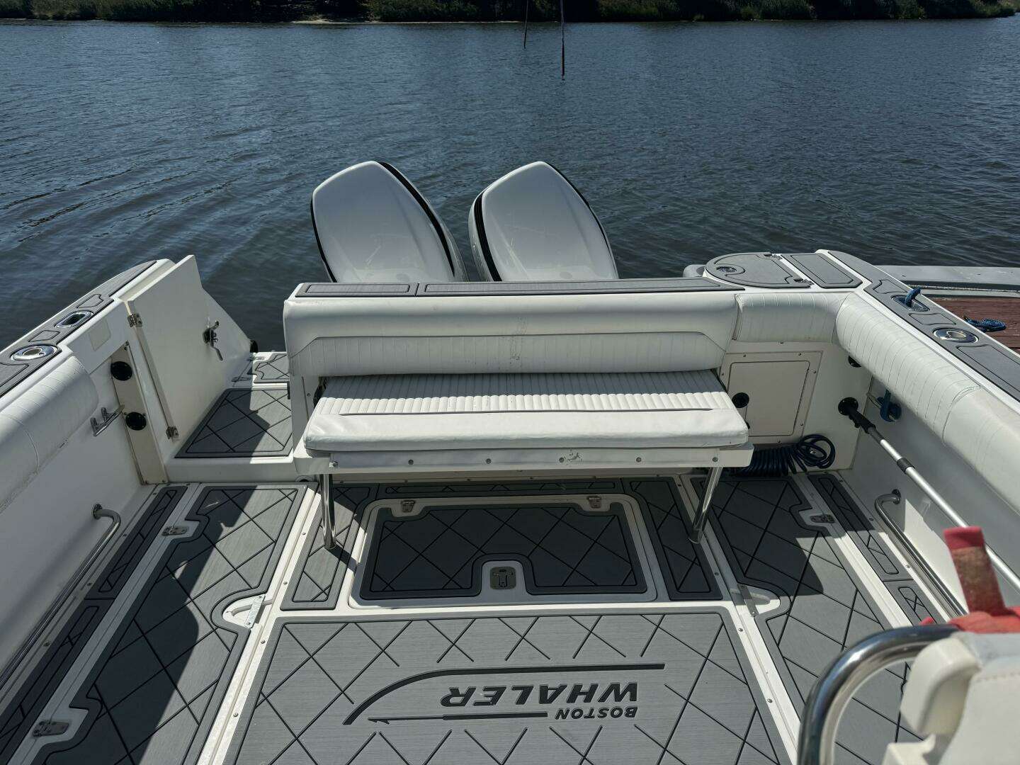 2002 Boston Whaler 275 Conquest - Image 10