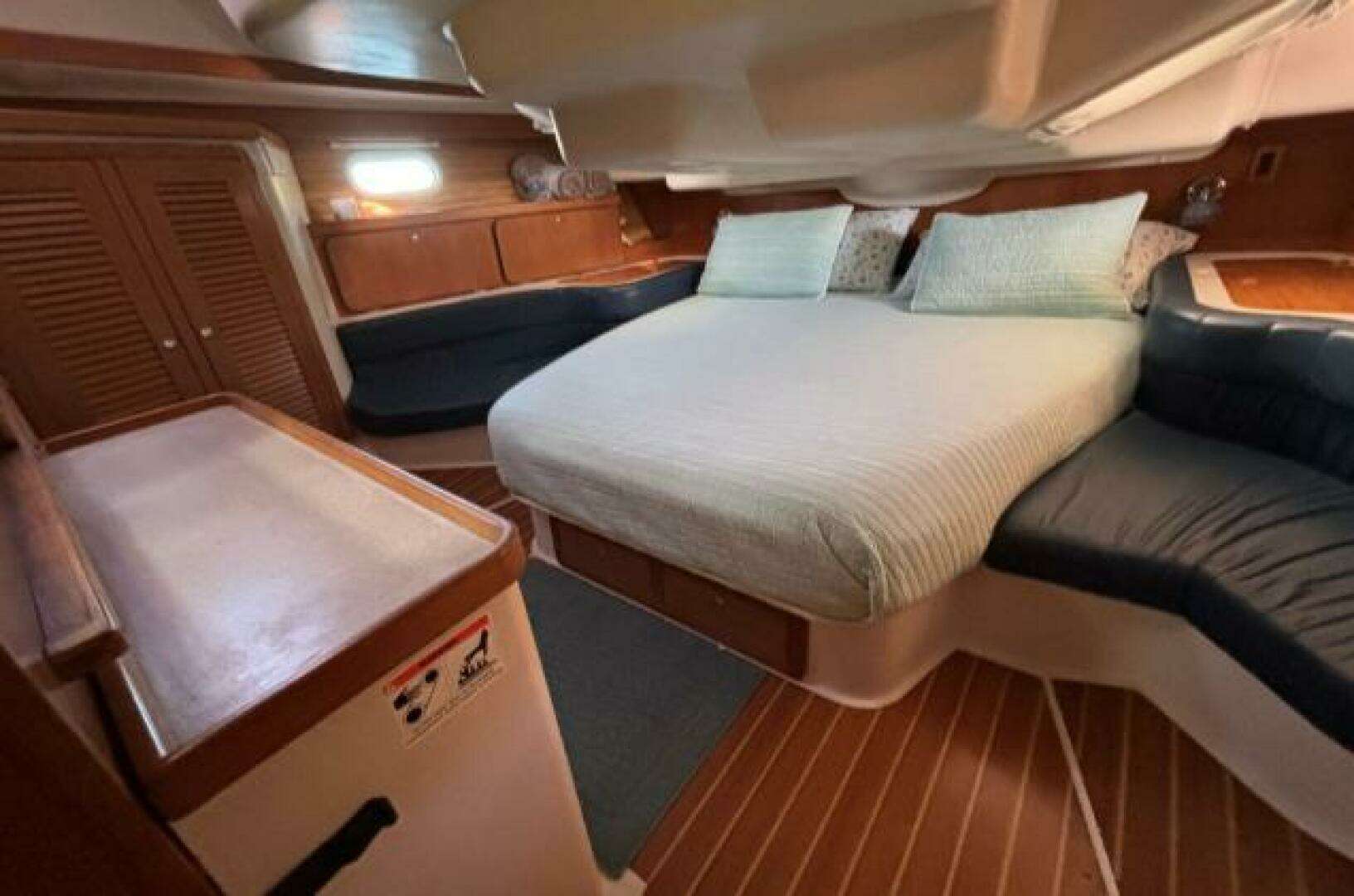 2004 Catalina 400 - Image 13