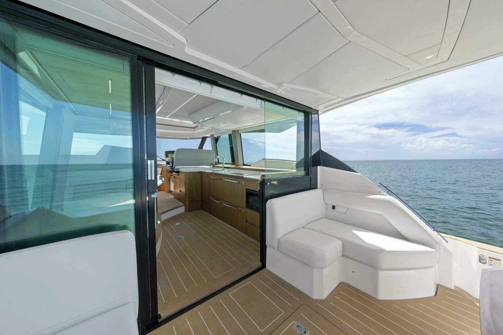 2023 Tiara Yachts EX 60 - Image 36