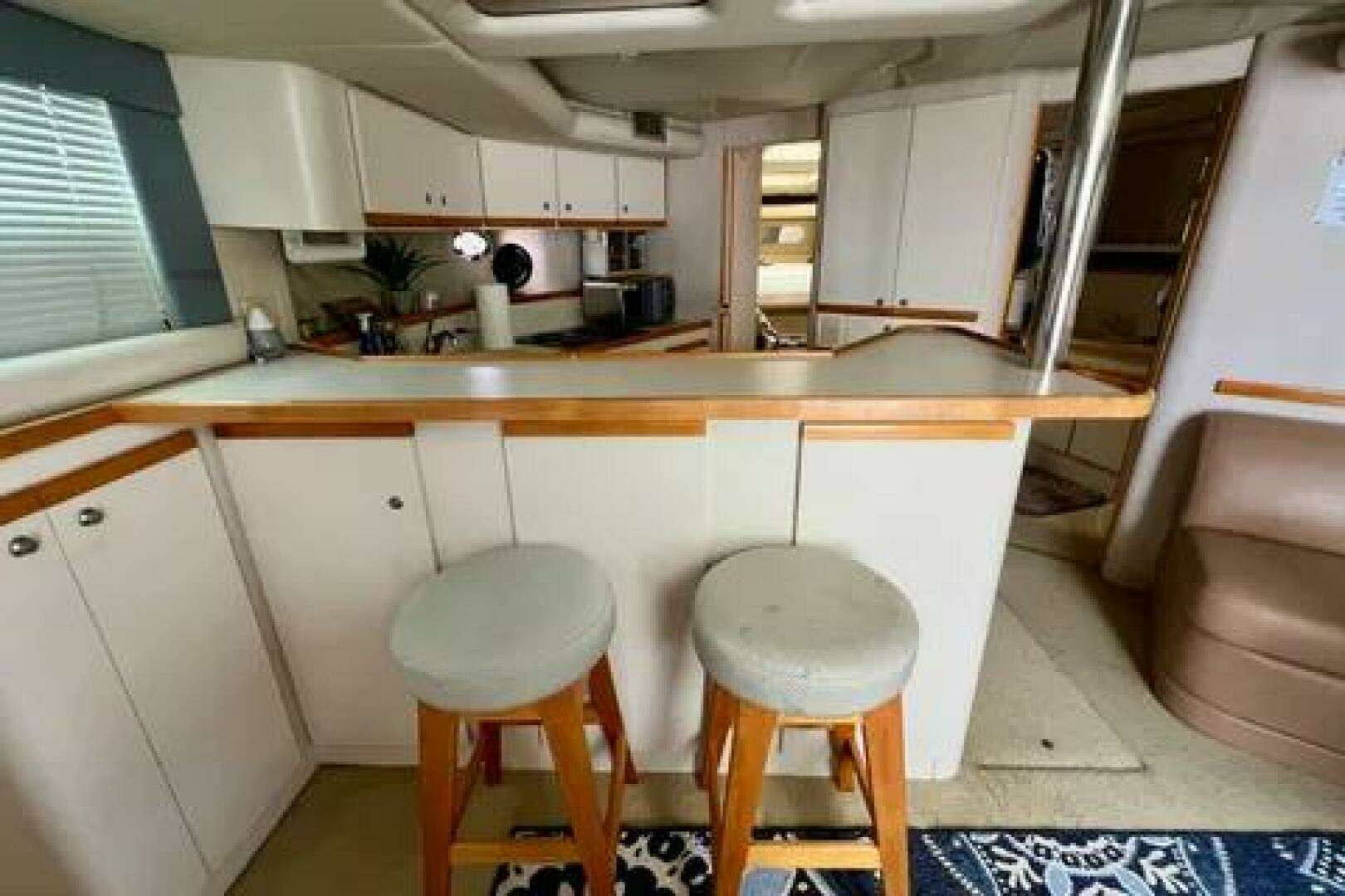 1996 Cruisers Yachts 4285 Express Bridge - Image 19