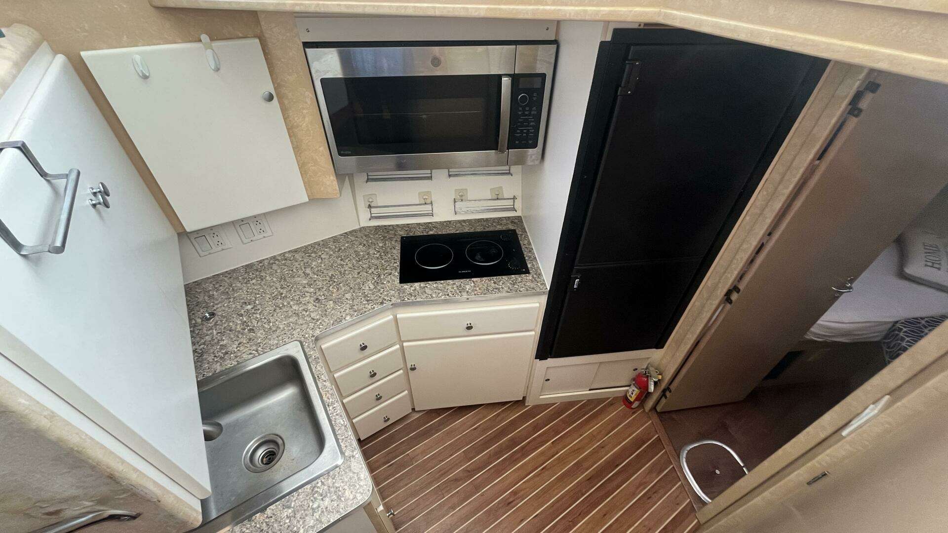 1994 Hatteras Double Cabin - Image 31