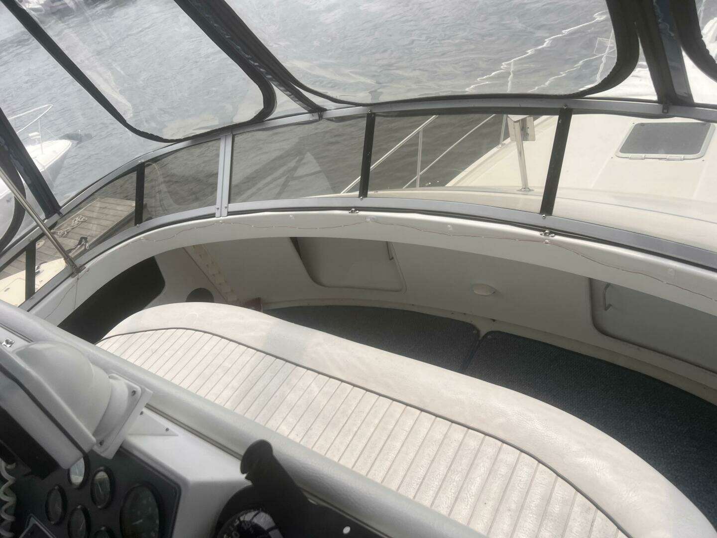 1994 Carver Aft Cabin Motor Yacht - Image 14