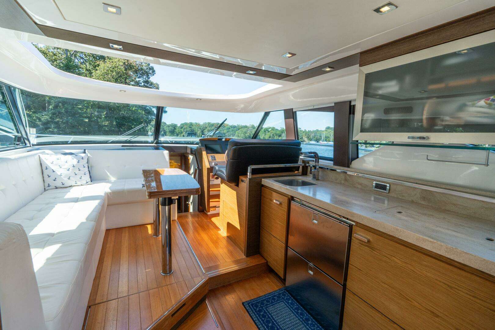 2015 Tiara Yachts 44 Coupe - Image 11