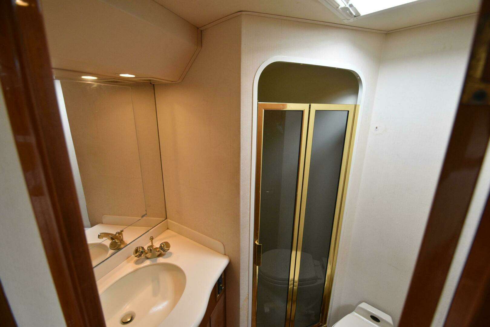 2003 Viking 45 Express - Image 35