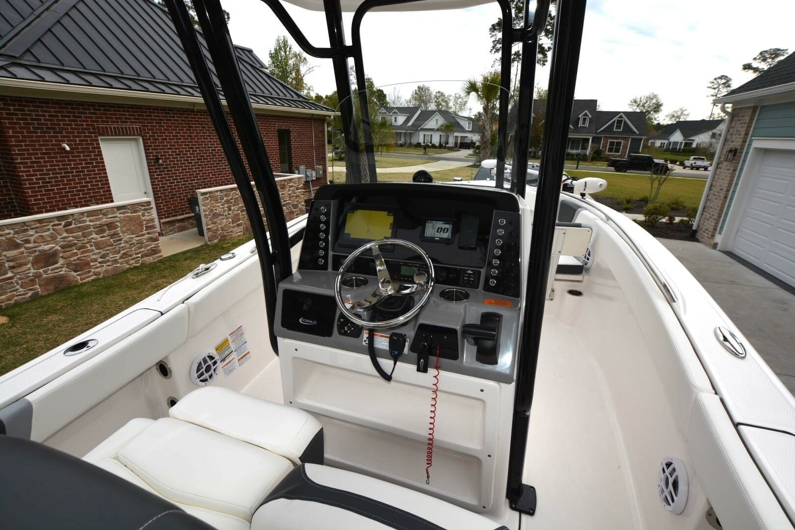 2023 Robalo R230 - Image 10