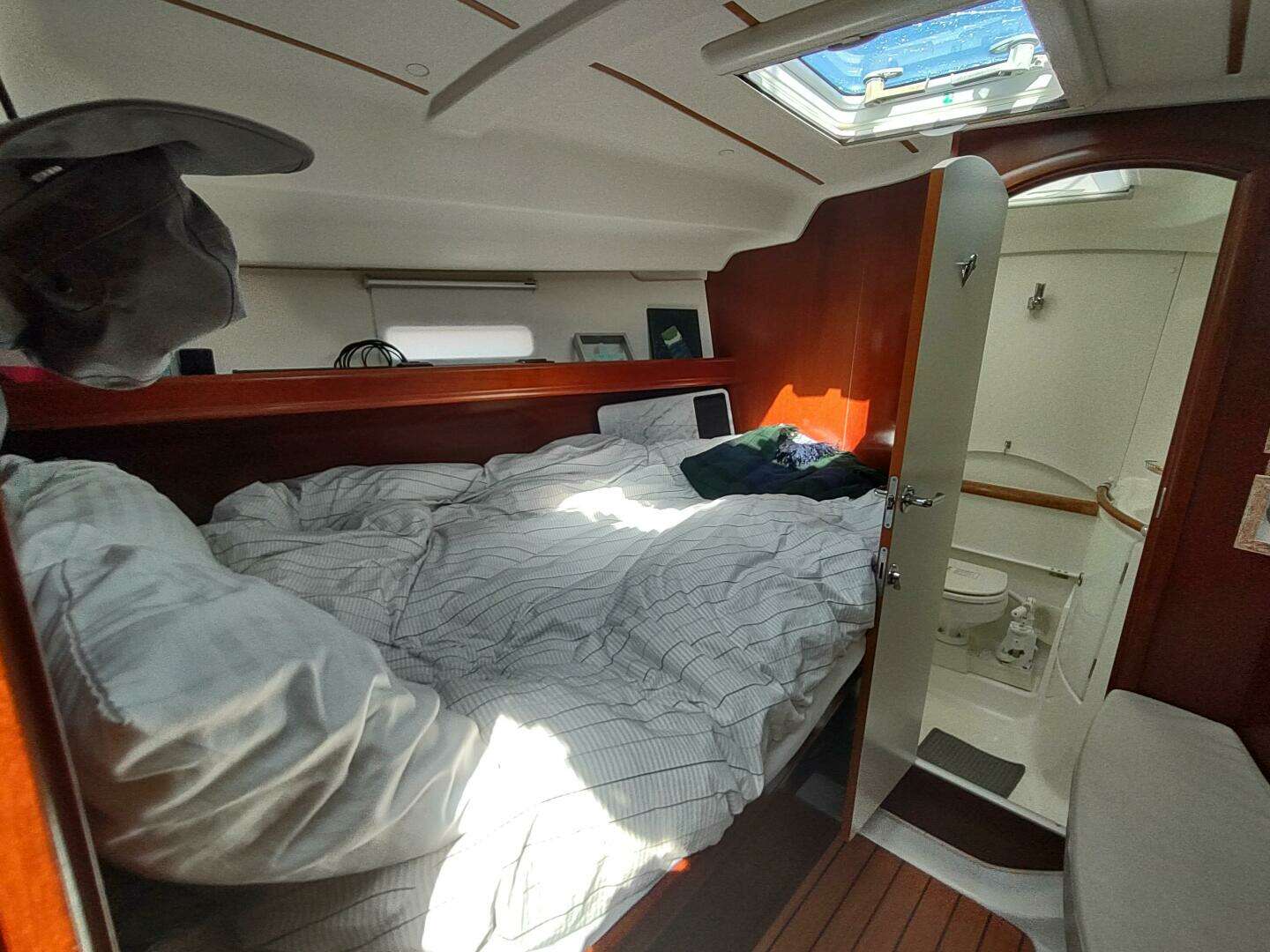 2004 Beneteau 393 - Image 31
