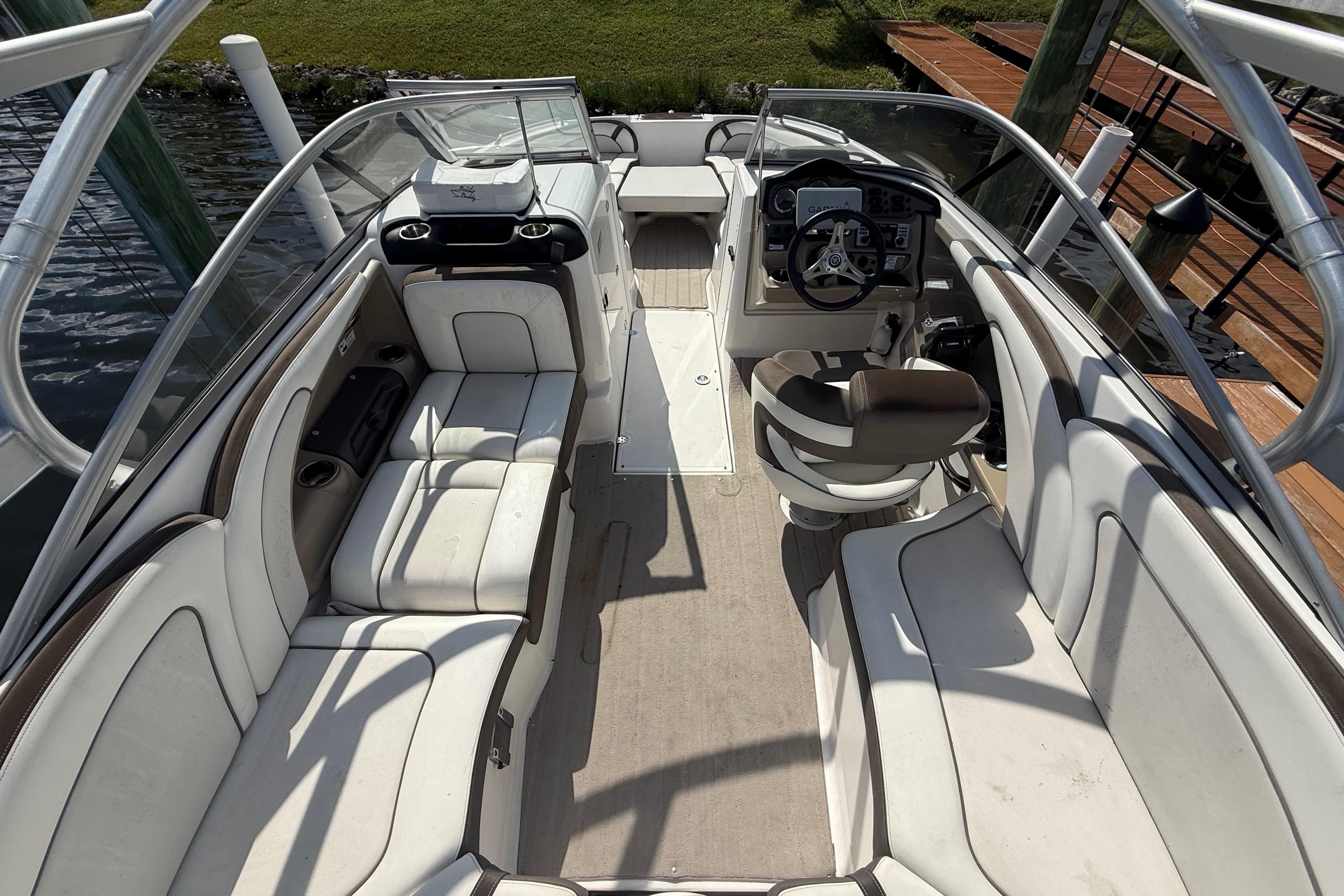 2014 Yamaha Boats 242 Limited S interior with seating and steering console.