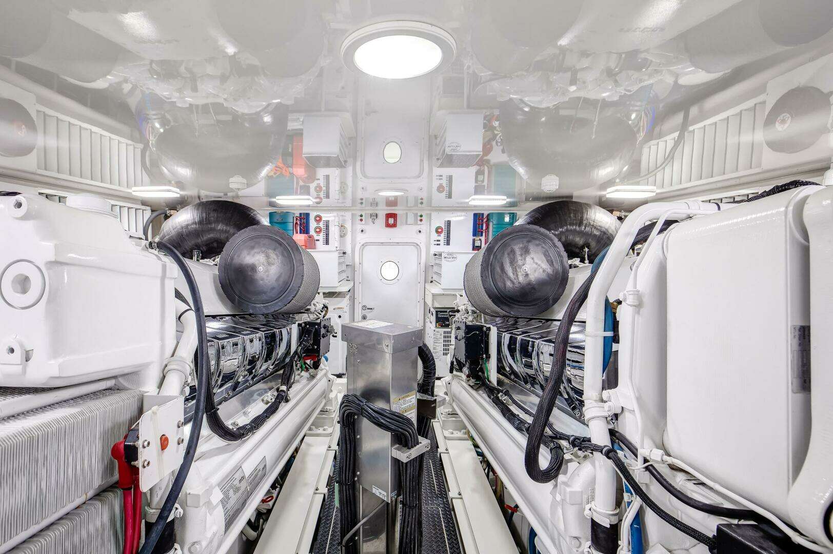 2015 Viking 70 Convertible - Image 26