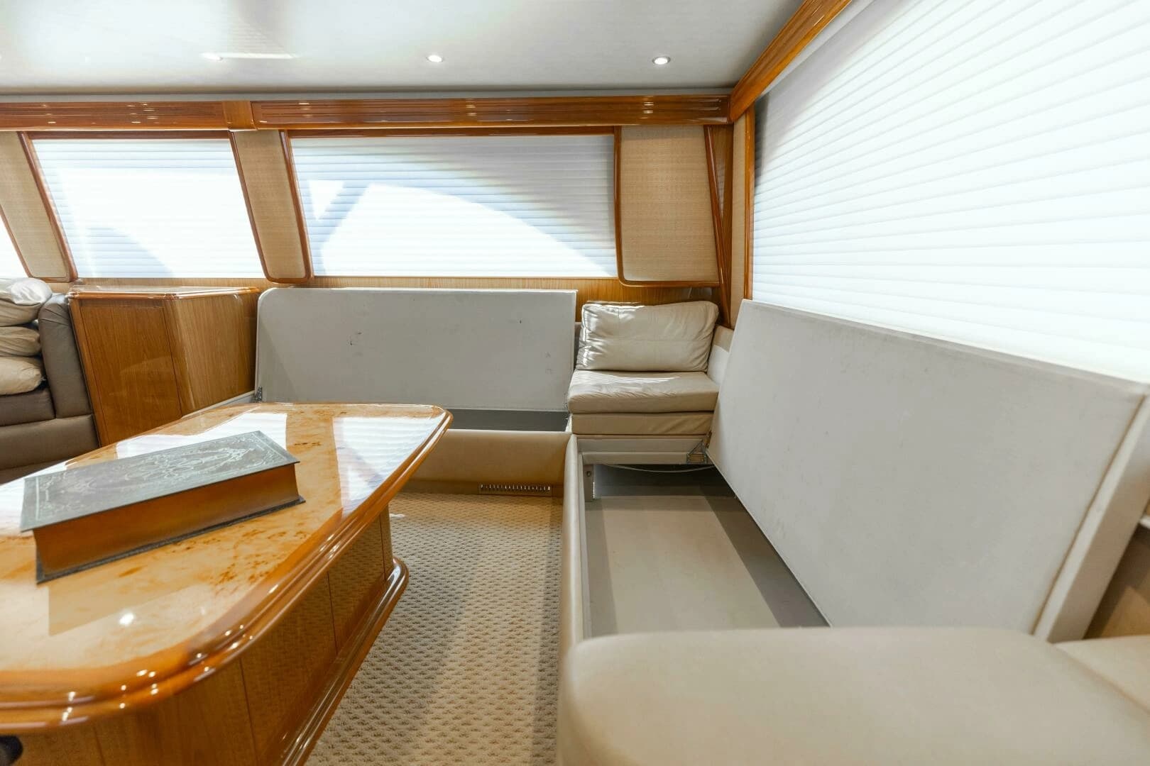 2013 Viking 76 Convertible - Image 11