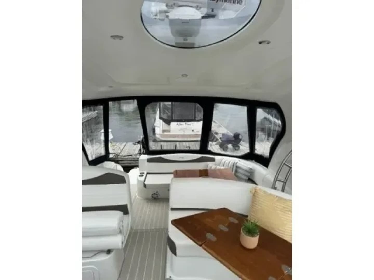2008 Cruisers 460 Express - Image 2