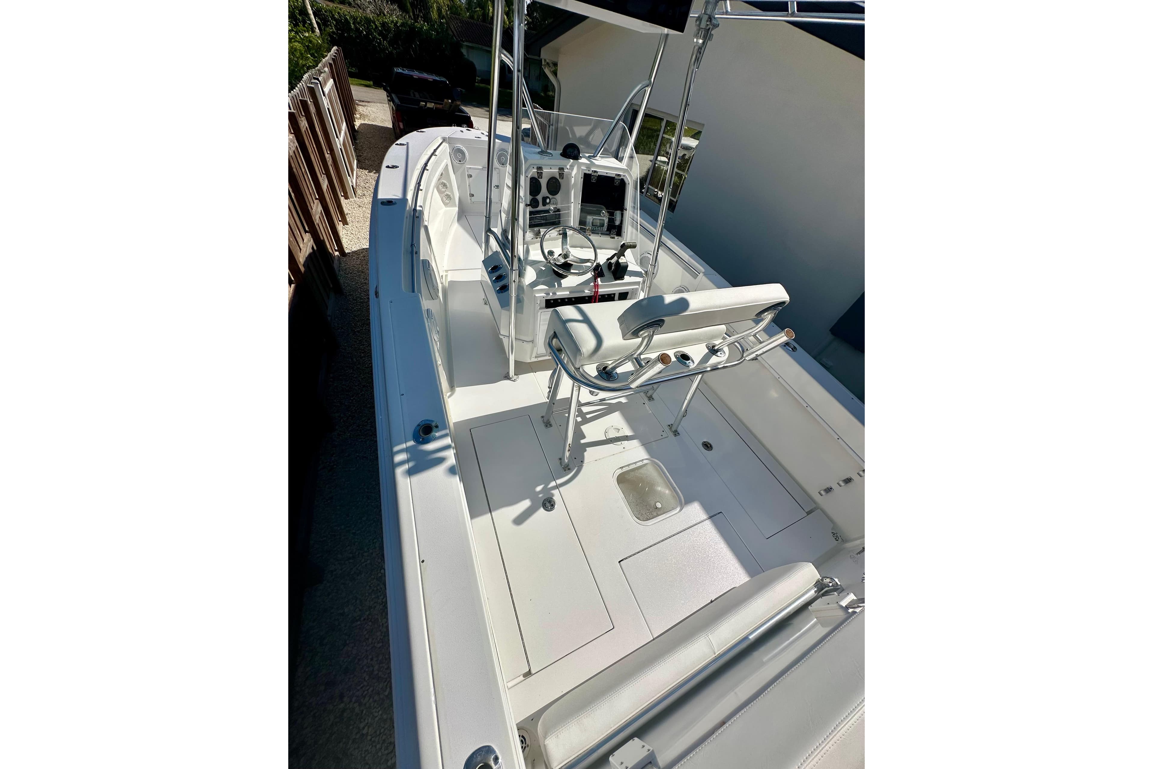 2001 Contender 23 Open boat interior with steering console and seating.