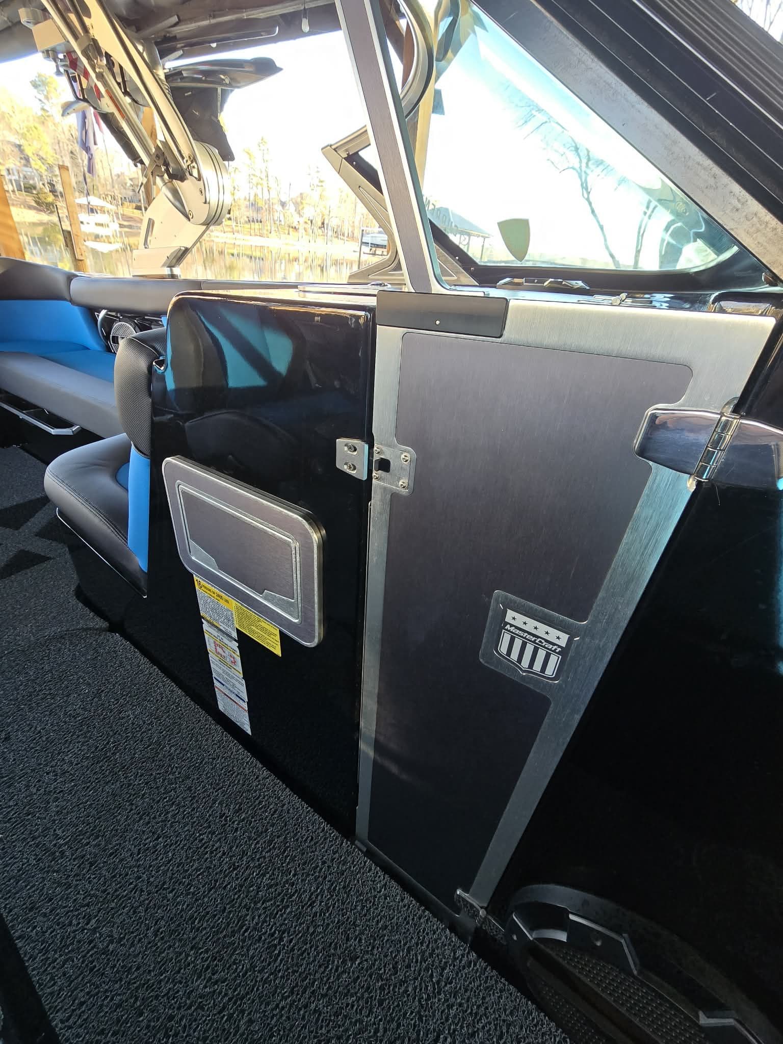2018 MasterCraft XT22 - 6