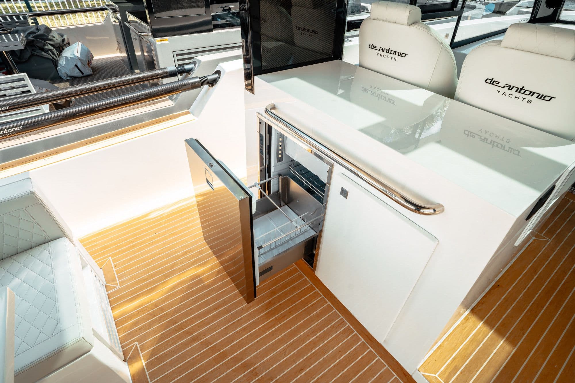 2027 De Antonio Yachts D50 Coupé - 19