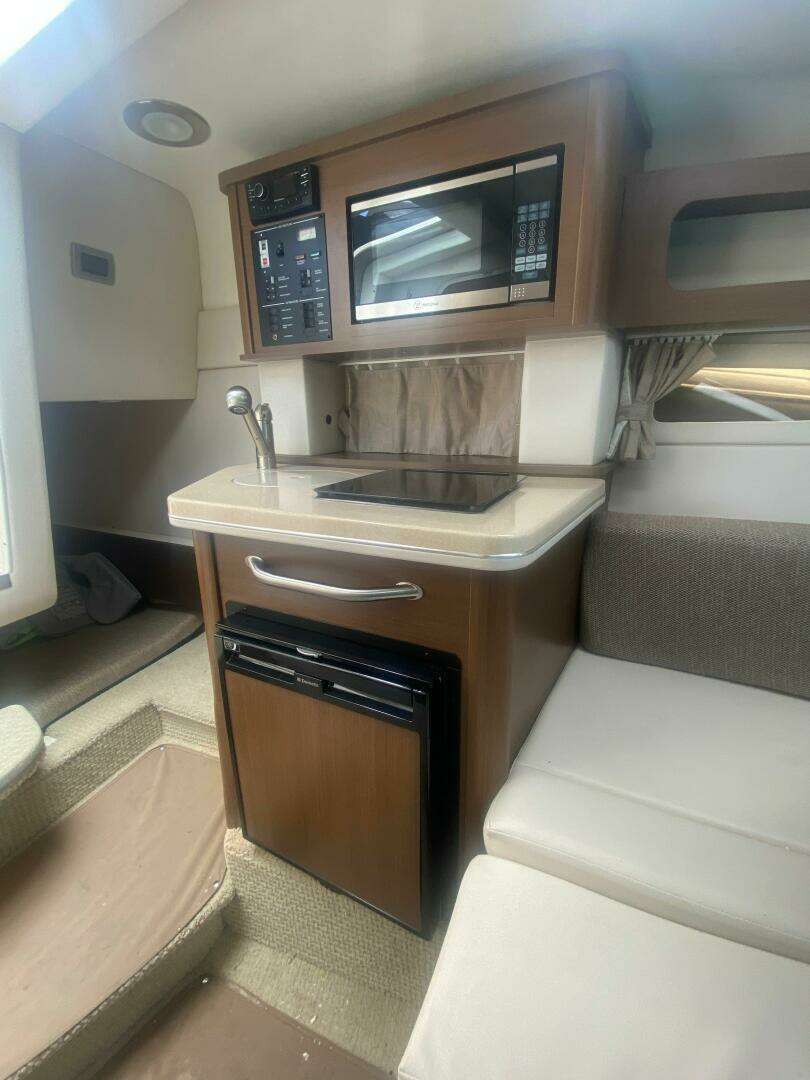 2018 Sea Ray 260 Sundancer - Image 2