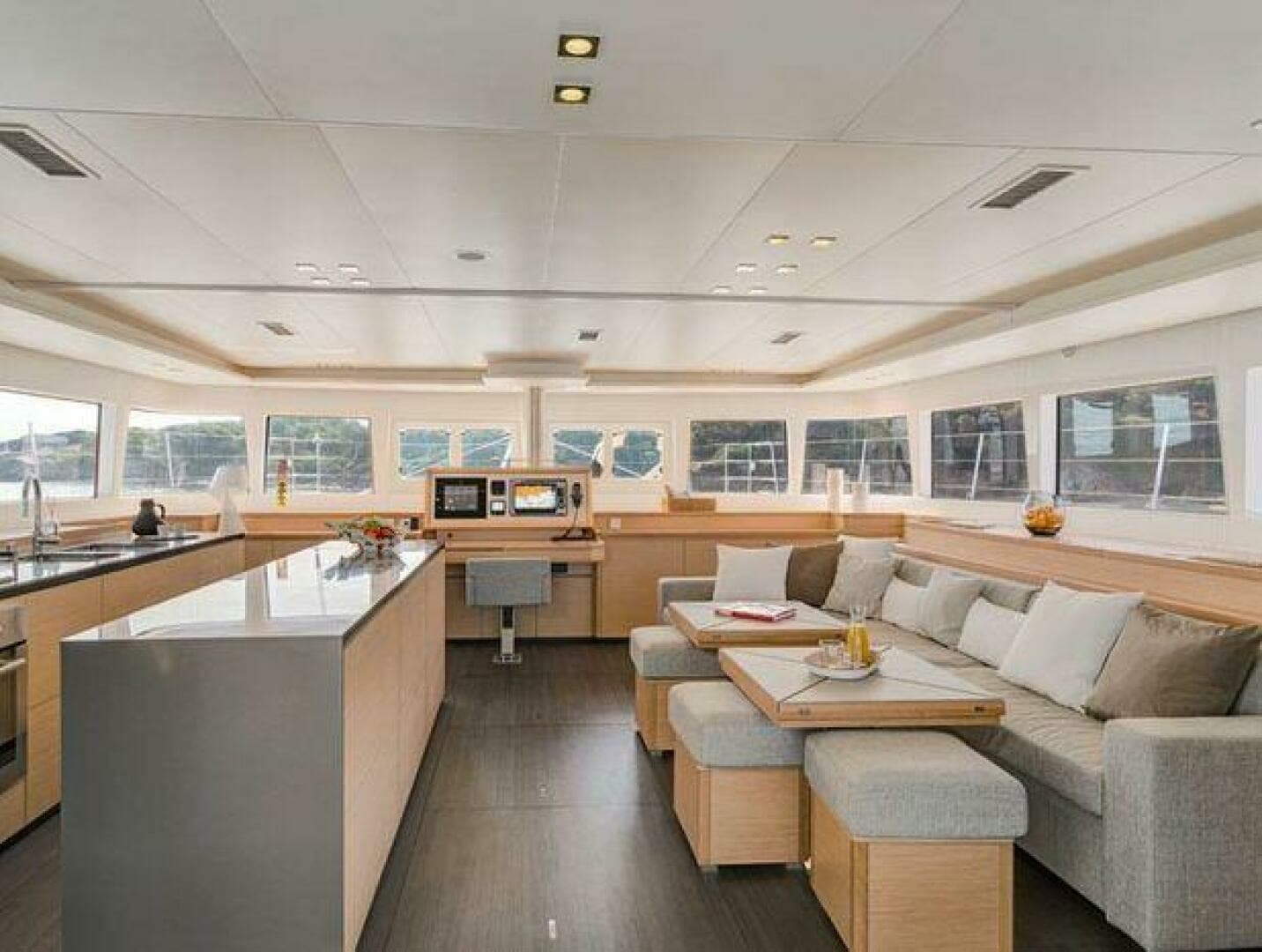 2015 Lagoon 620 - Image 9