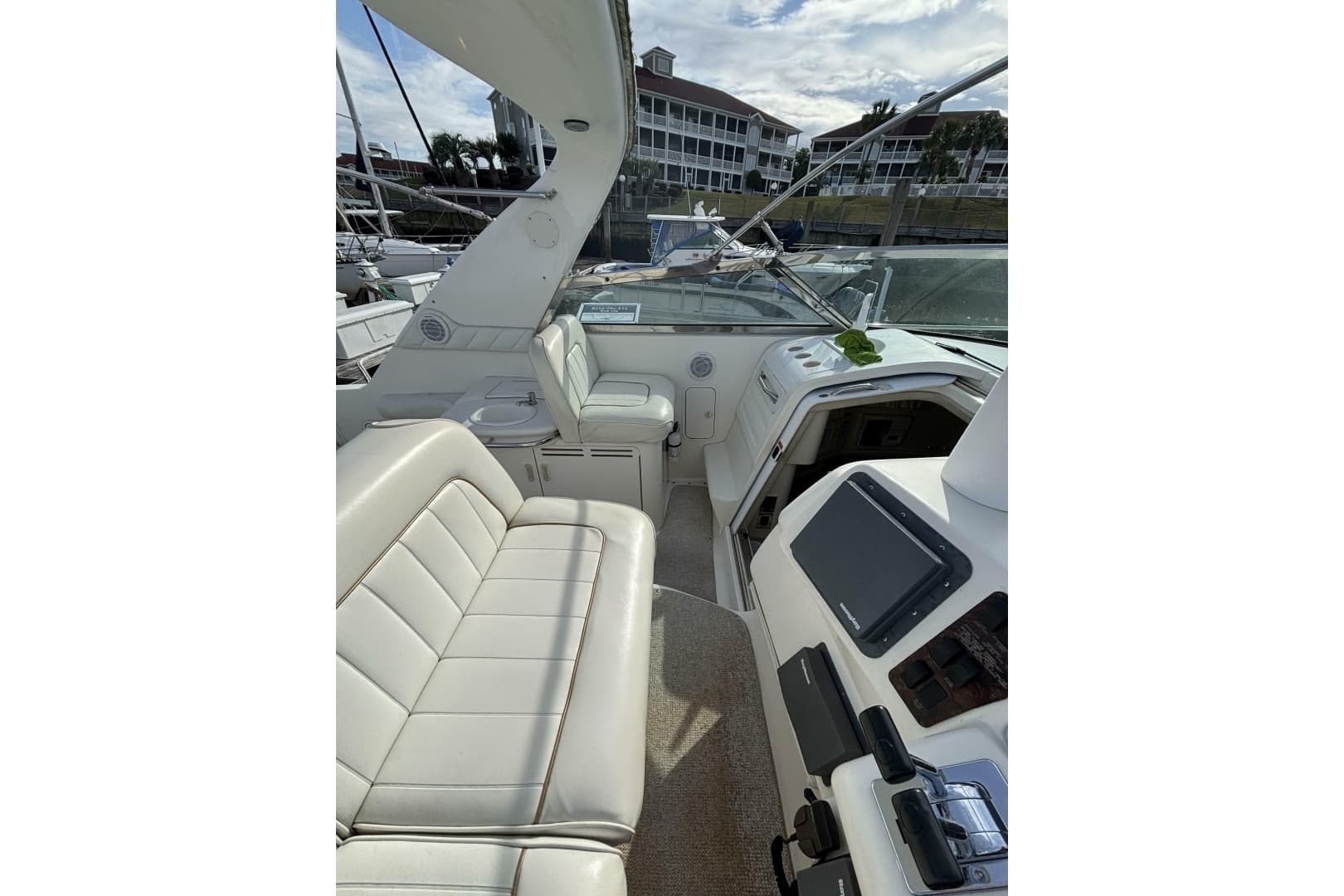 1997 Sea Ray 370 Sundancer - Image 13