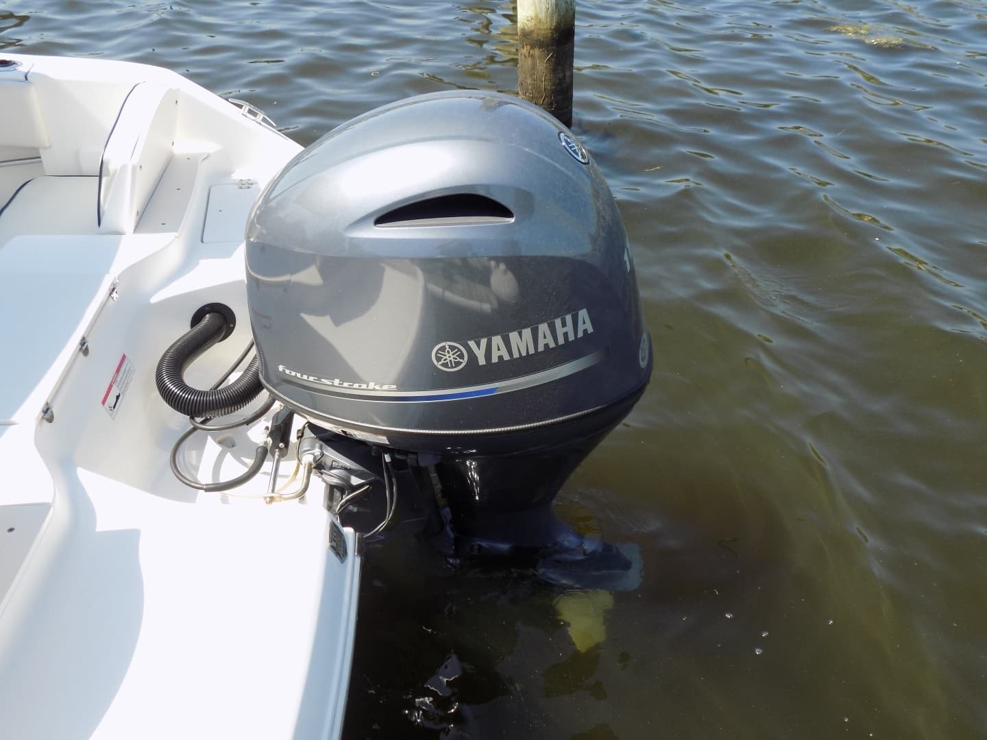 2017 Robalo R180 - Image 9