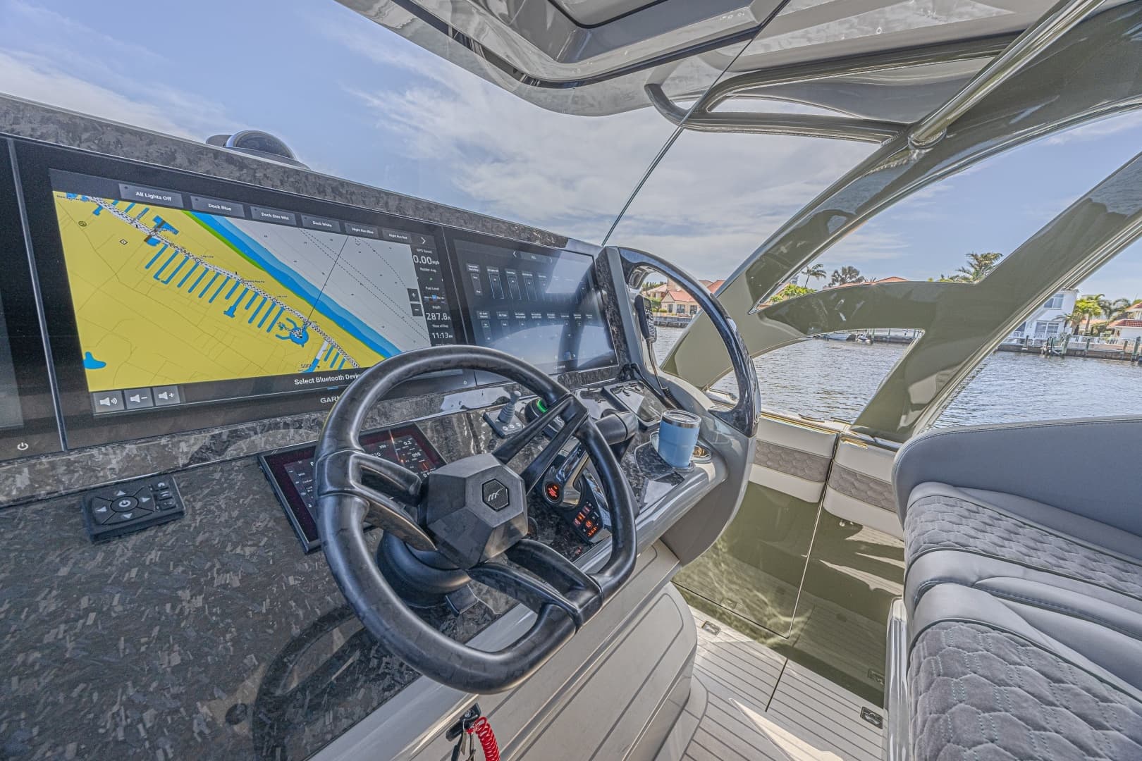 2025 Midnight Express 52 Vitesse - Image 12