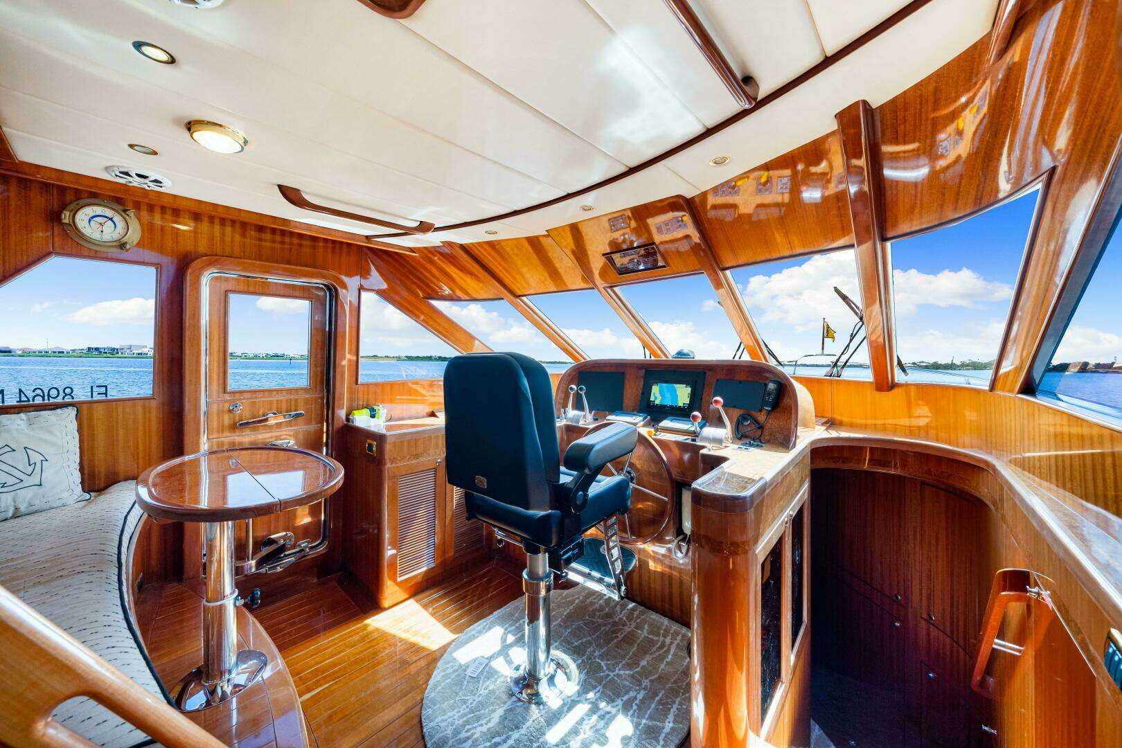 2007 Hampton 558 Pilothouse - Image 14