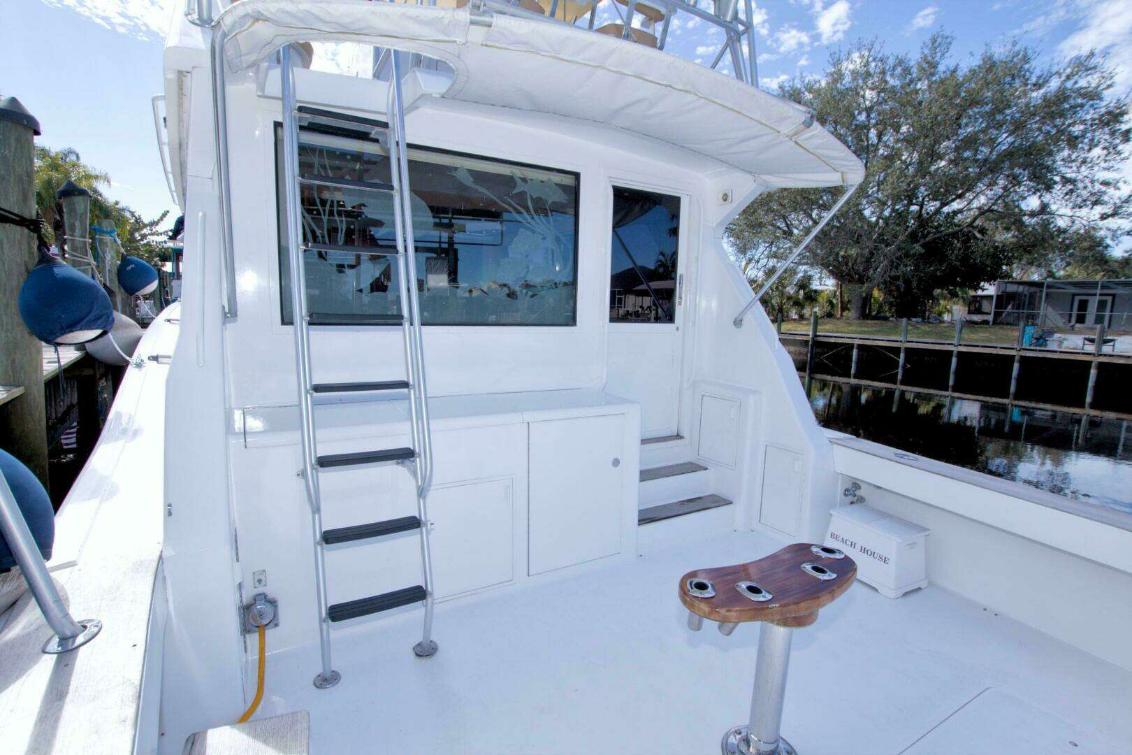 1990 Viking 53 Convertible - Image 26