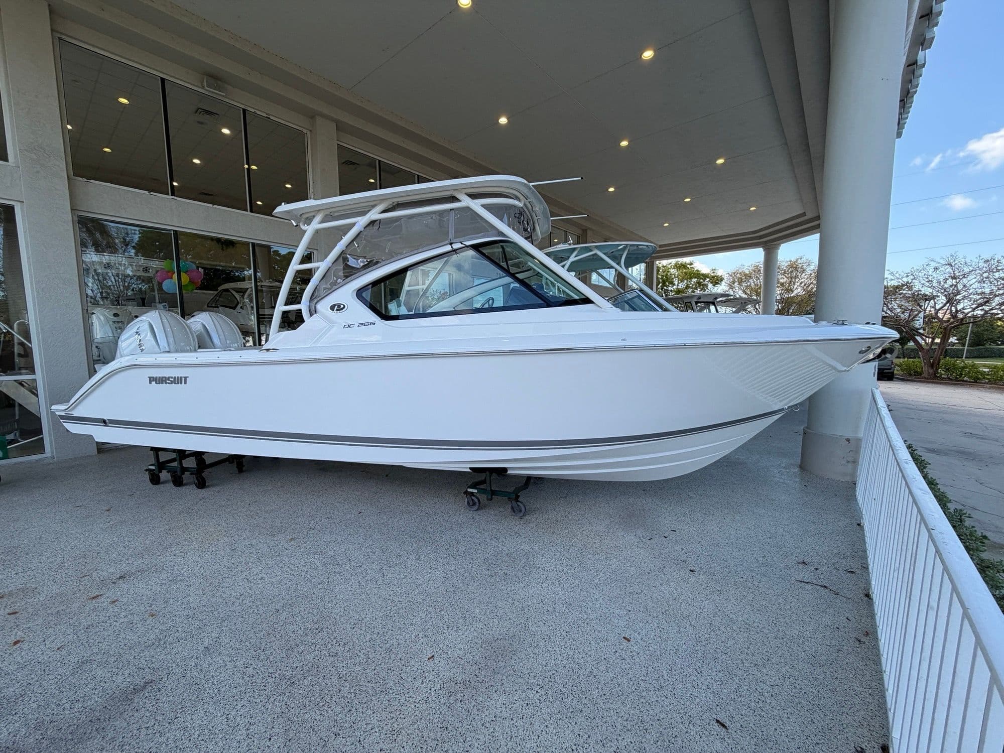 2026 PURSUIT 266 DC - Image 1