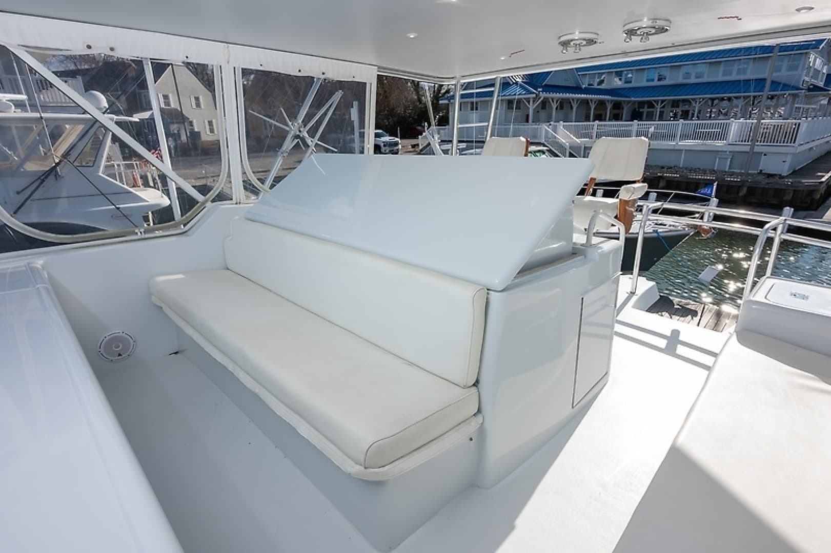 2001 Hatteras 60 Convertible - Image 19