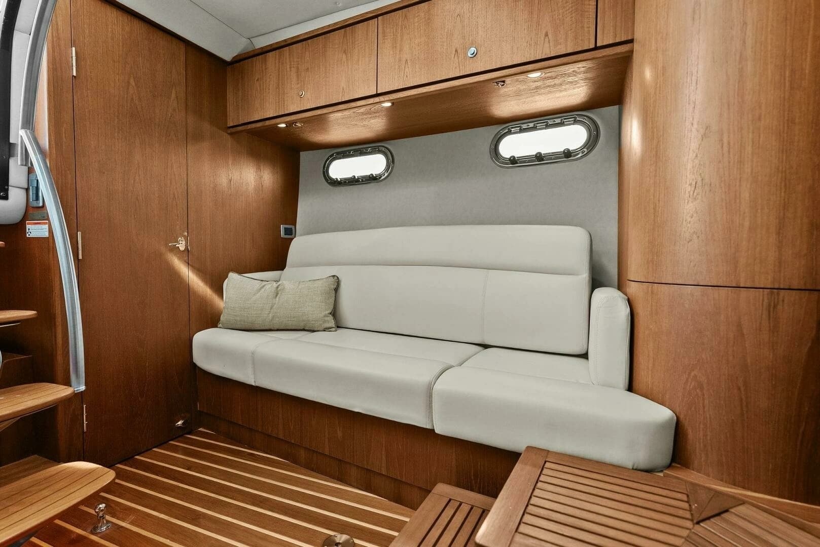 2008 Tiara Yachts 3500 Sovran - Image 5