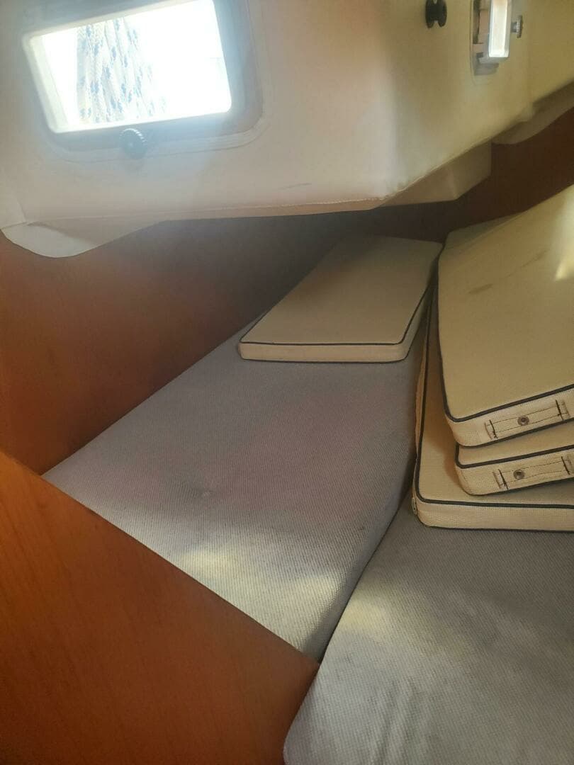 1985 Beneteau First 375 - Image 29