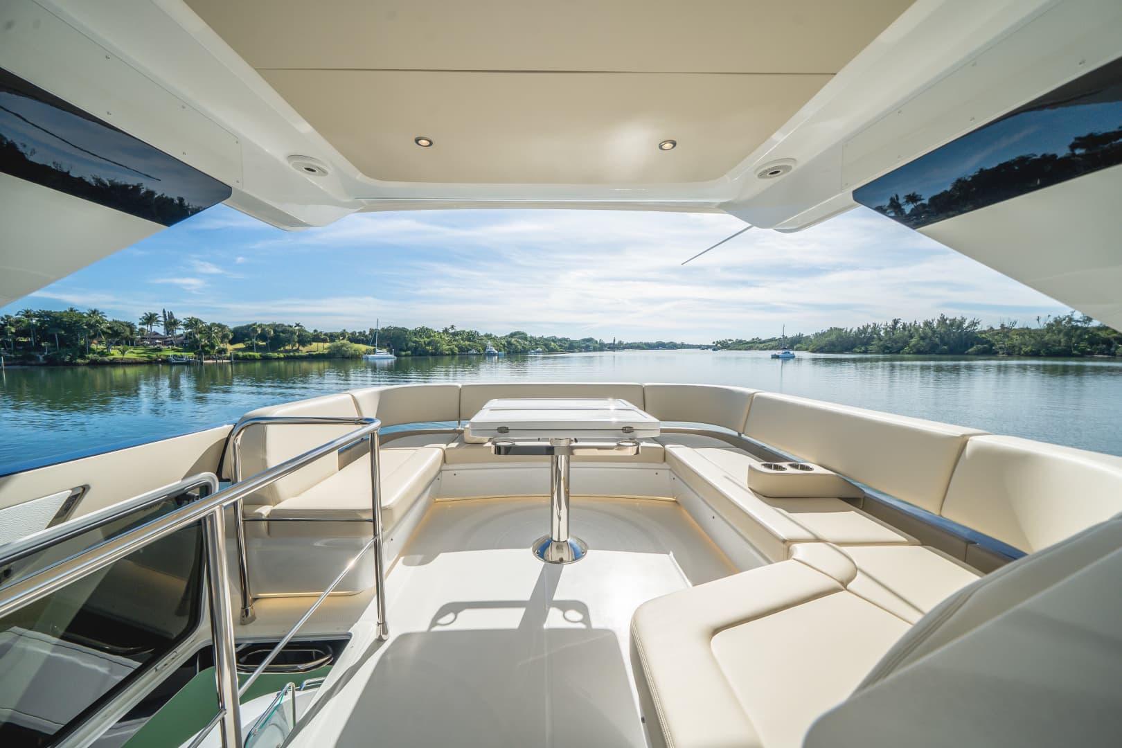 2026 Cruisers Yachts 57 FLY - Image 20