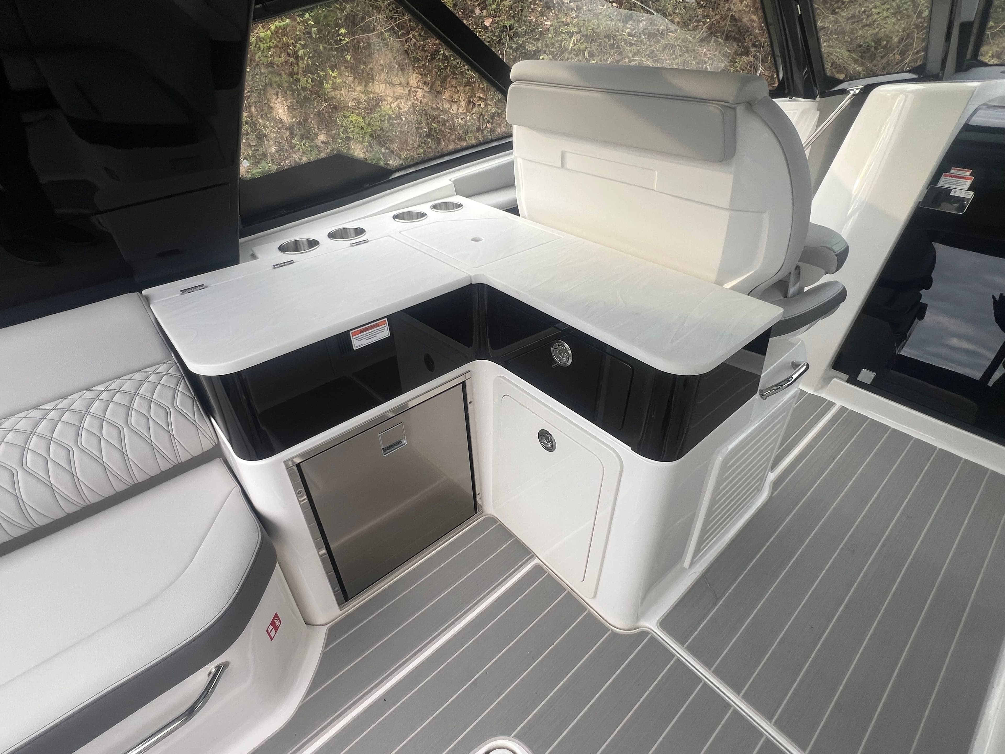 2026 Sea Ray Sundancer 370 - 9