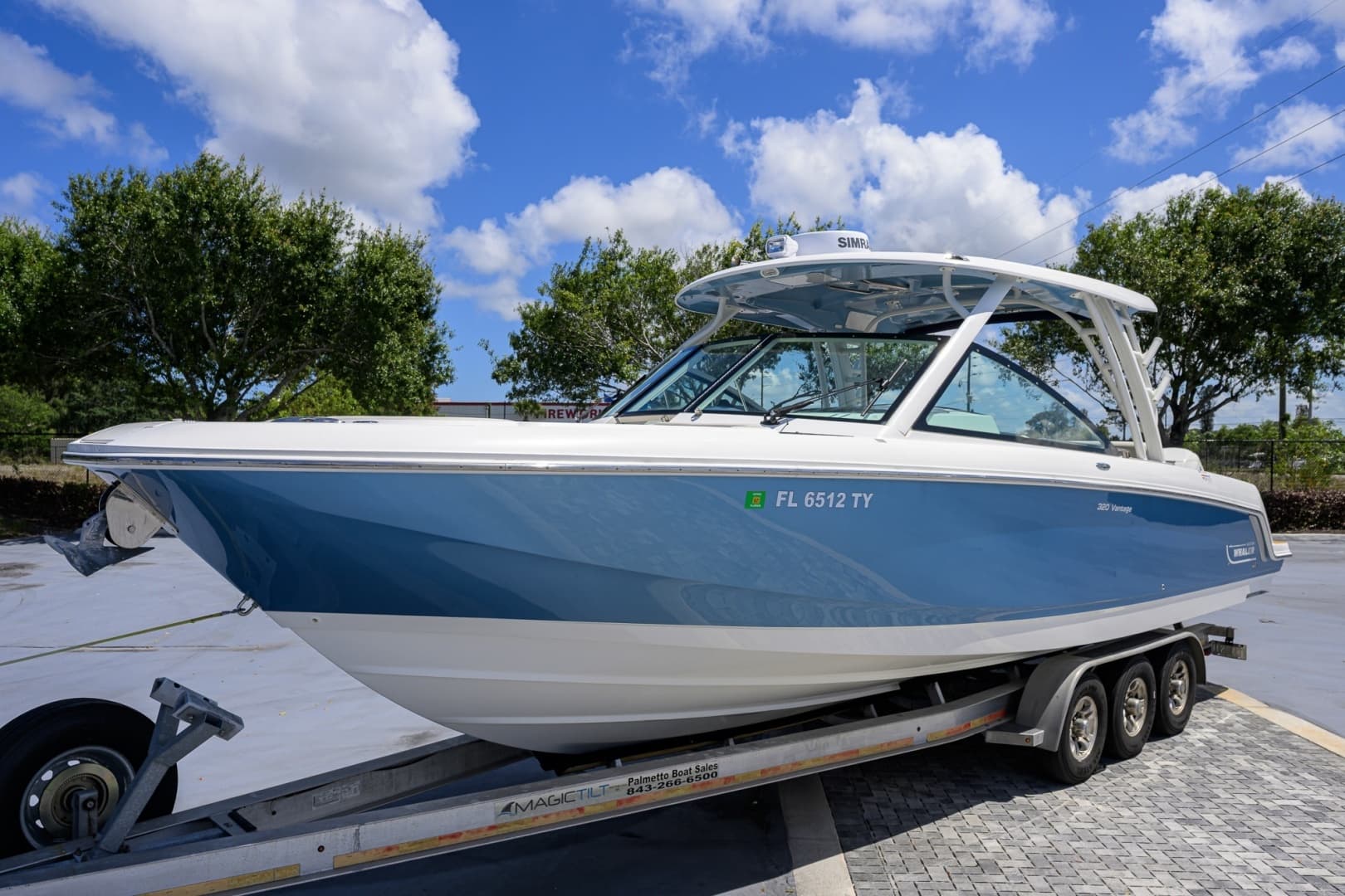 2023 Boston Whaler Vantage - Image 4