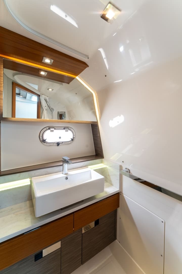 2020 Tiara Yachts 38 LS - Image 14