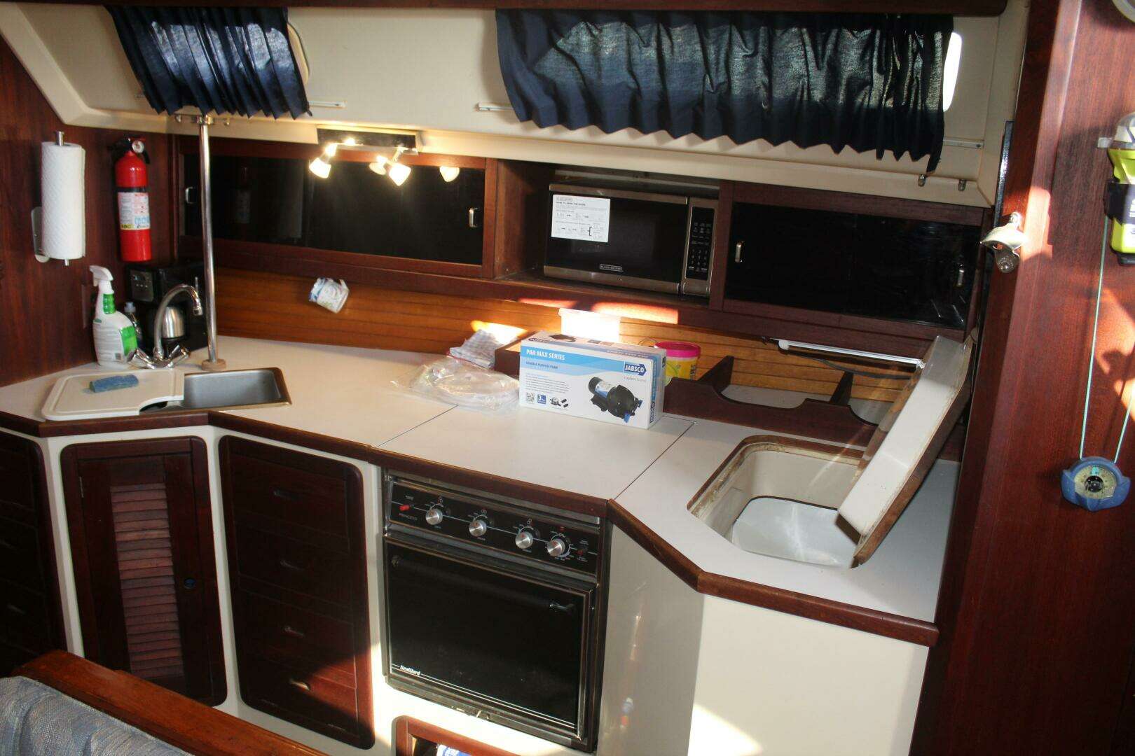 1990 Catalina 42 - Image 13