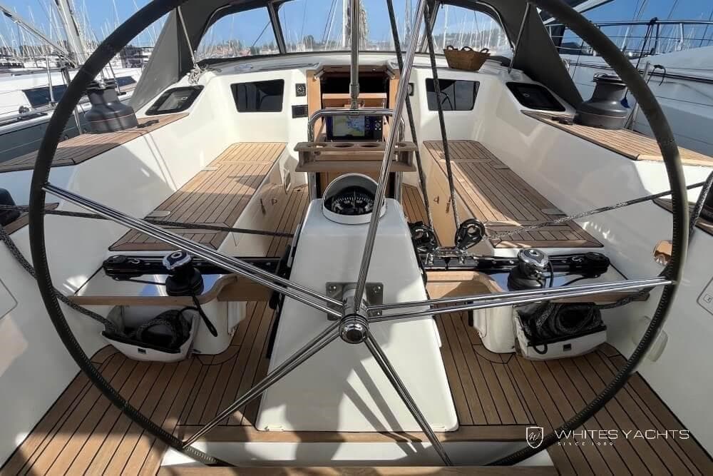 B60 Pilothouse