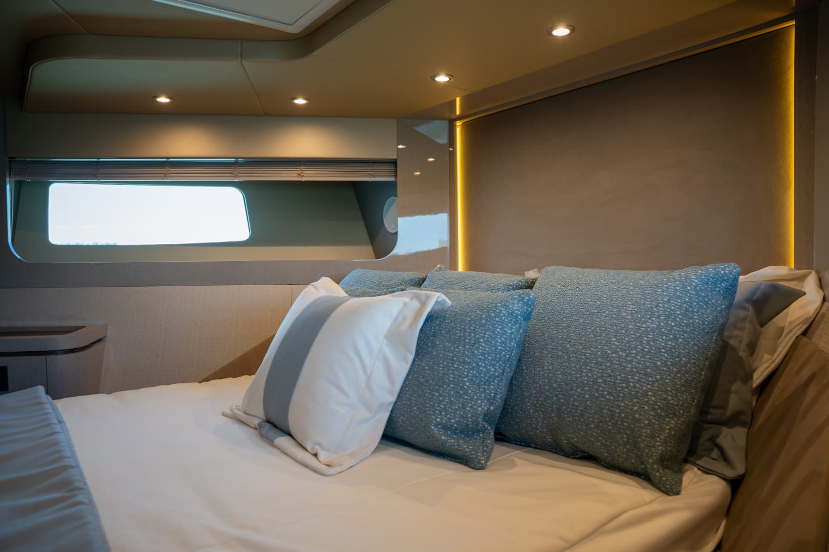 2026 Cruisers Yachts 50 FLY - Image 14